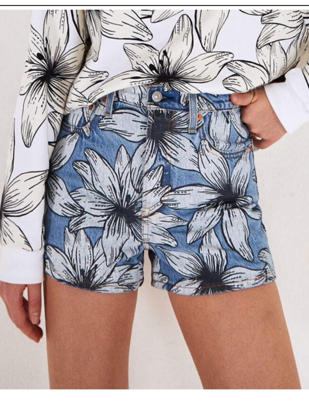 NWT Levi’s X Farm Rio Ribcage Short Tropical Flower sz 000 23 women’s denim jean